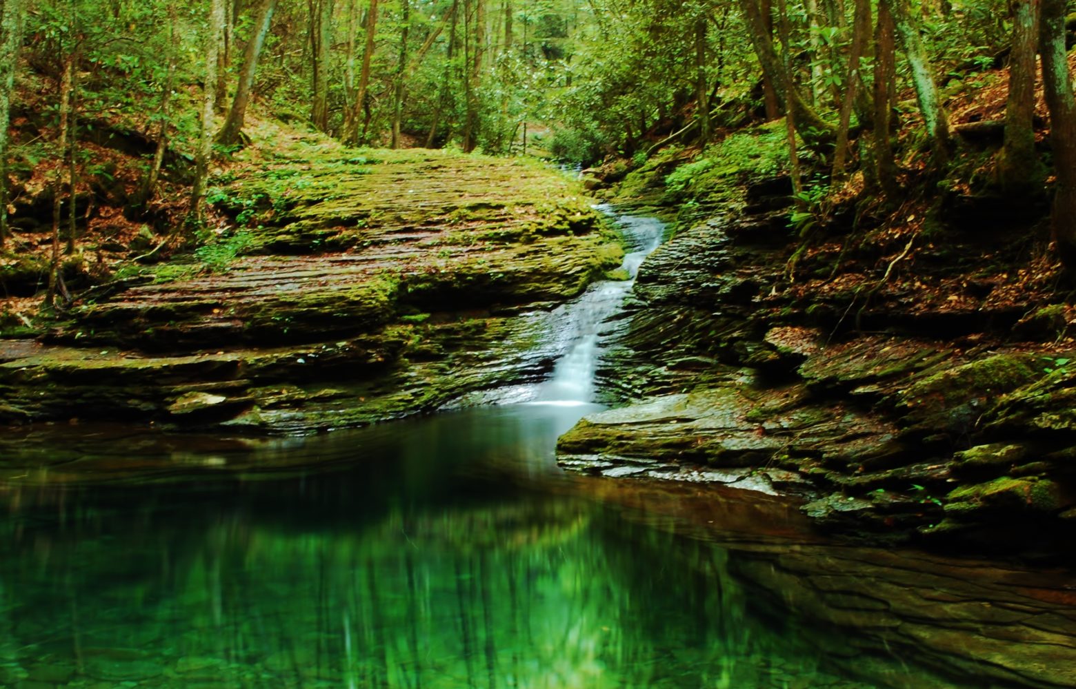 Devil’s Bathtub & Waterfall